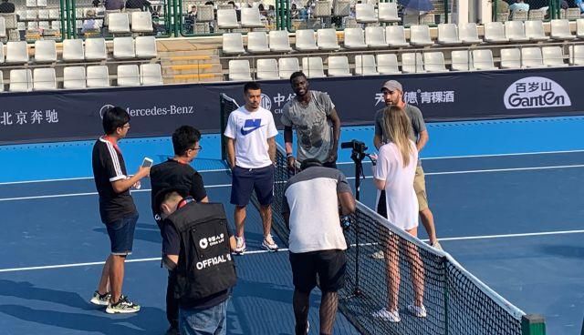 使得AG在 使得AG在