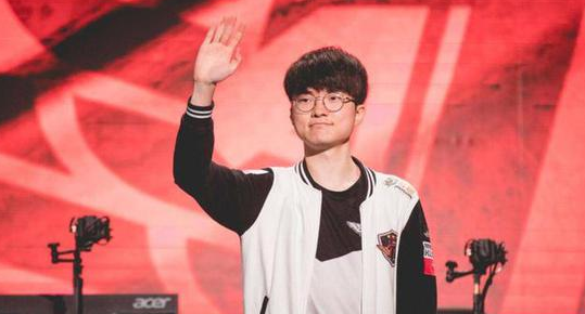 边路拉宽 边路拉宽